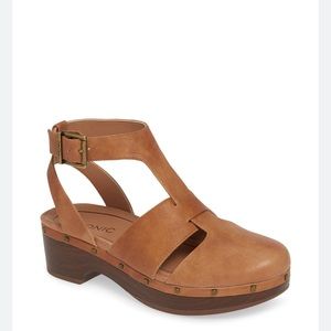 Vionic Faye leather t-strap clog